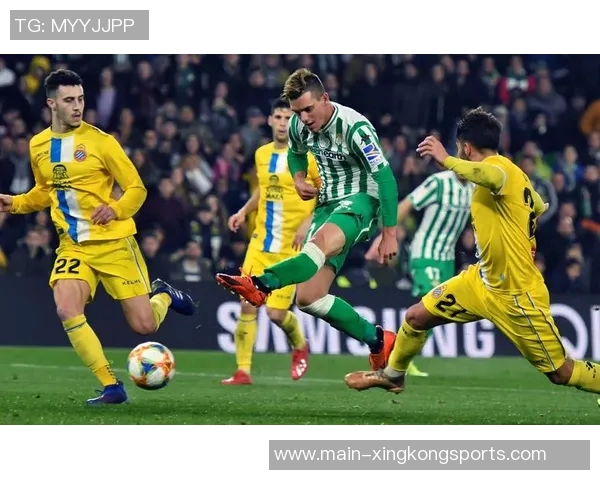 西甲球员开场静止抗议引发热议赛事转播俯瞰球场长达20秒 西甲球员开场静止抗议引发热议赛事转播俯瞰球场长达20秒