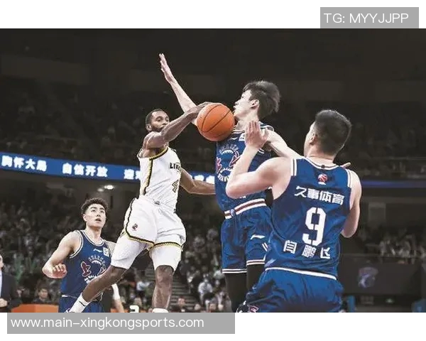 弗格正式加盟上海队新赛季与张镇麟携手再战篮球赛场 弗格正式加盟上海队新赛季与张镇麟携手再战篮球赛场