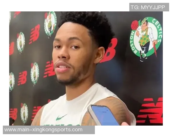 安芬尼西蒙斯回顾绿军首秀表现从紧张到自如掌控比赛节奏 安芬尼西蒙斯回顾绿军首秀表现从紧张到自如掌控比赛节奏