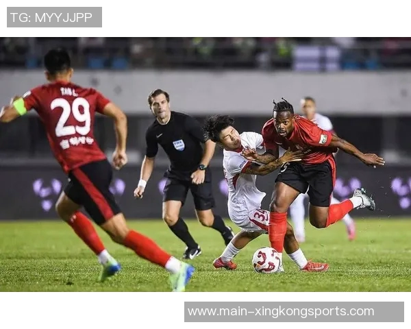 长春寒潮来袭亚泰队员迎战低温全力备战保级生死战 长春寒潮来袭亚泰队员迎战低温全力备战保级生死战