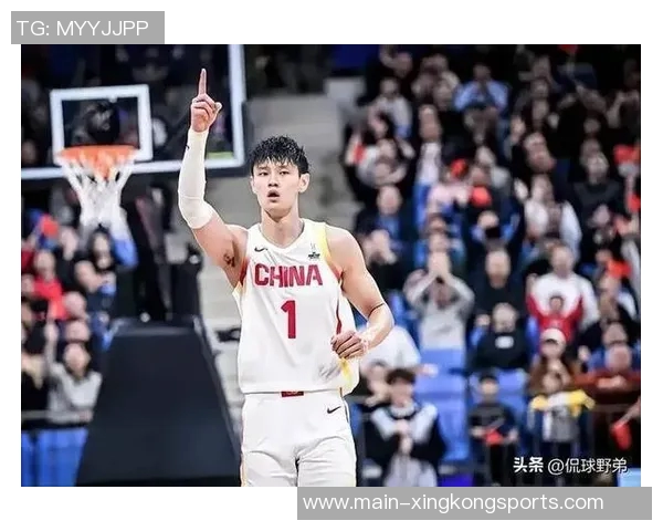 曾凡博突破遭遇压力险些失误及时回传队友化解危机 曾凡博突破遭遇压力险些失误及时回传队友化解危机