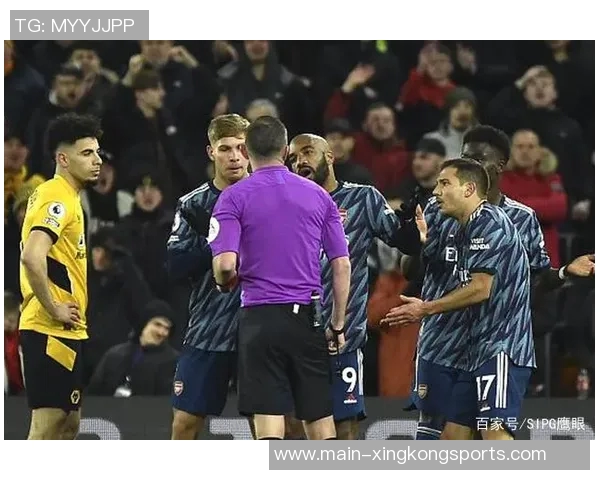 劳塔罗向卡卢卢解释裁判判罚细节引发热议并非黄牌之争